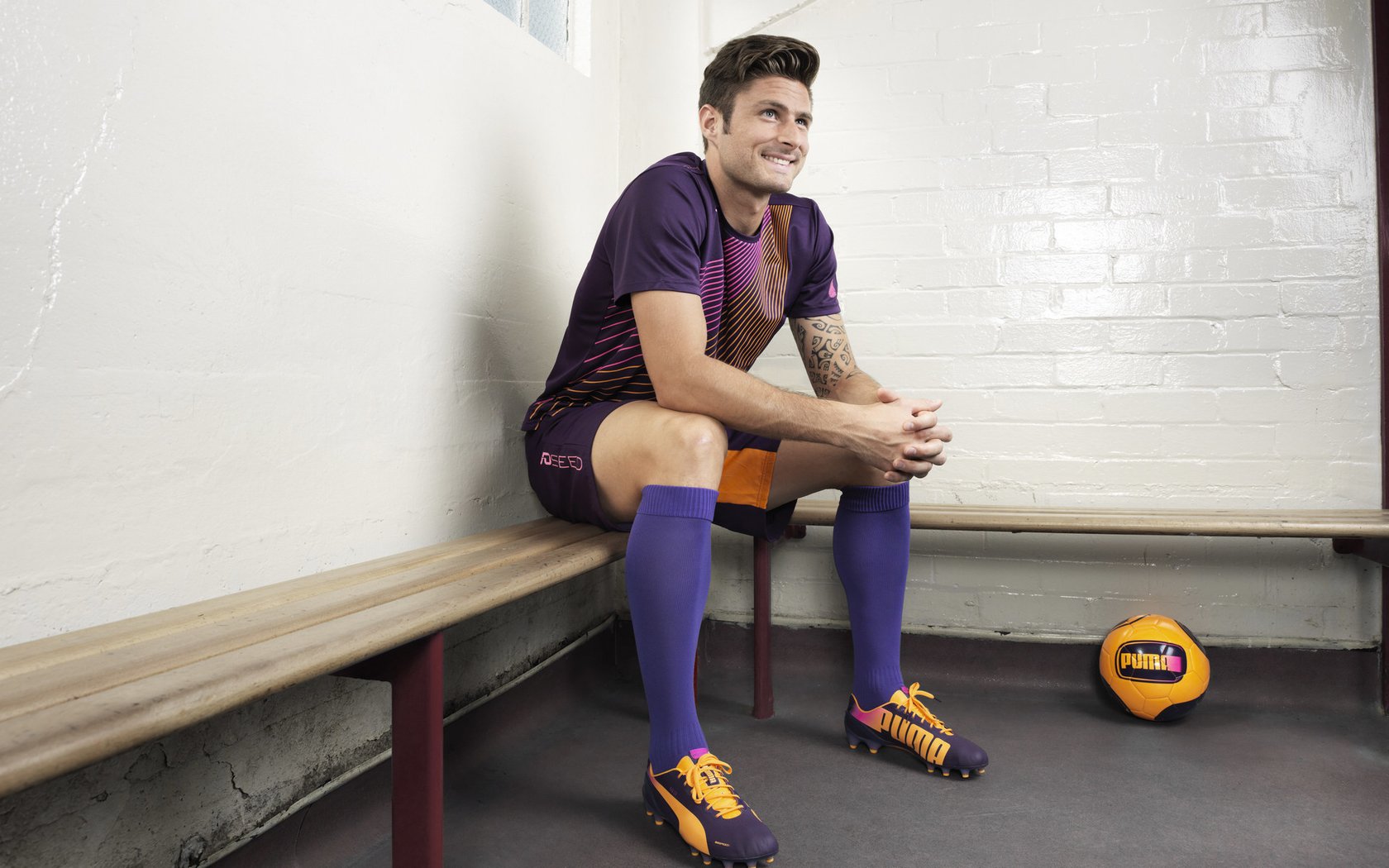 开云体育官网-戈贝尔燃爆2026世界杯！制霸篮下之夜，法国巨塔如何改写比赛剧本？